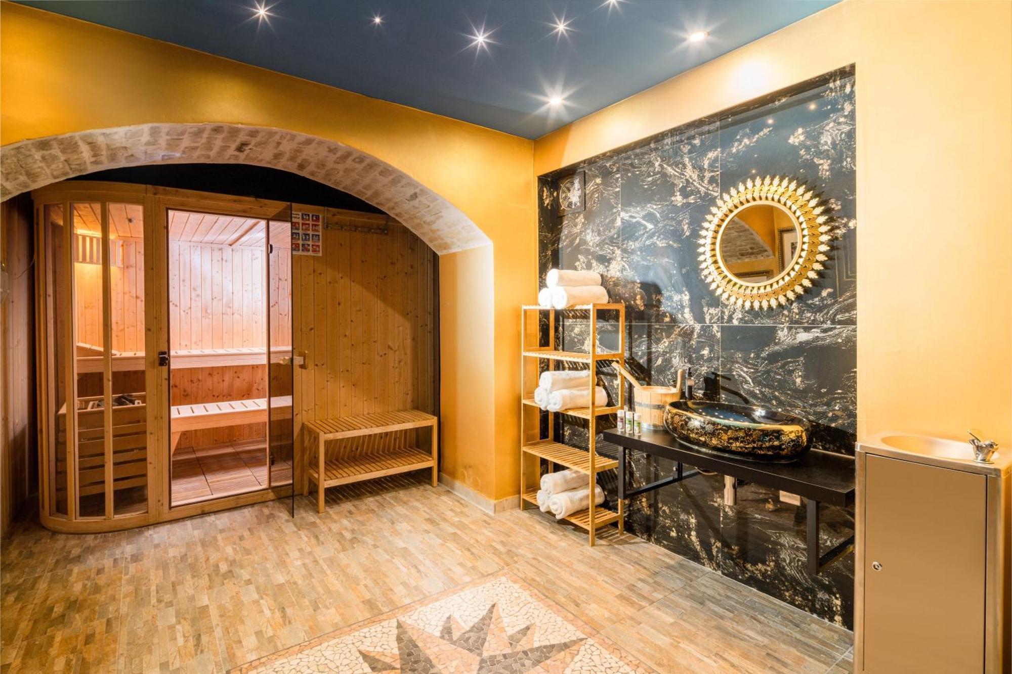 Western Celebrity Apartahotel 4*