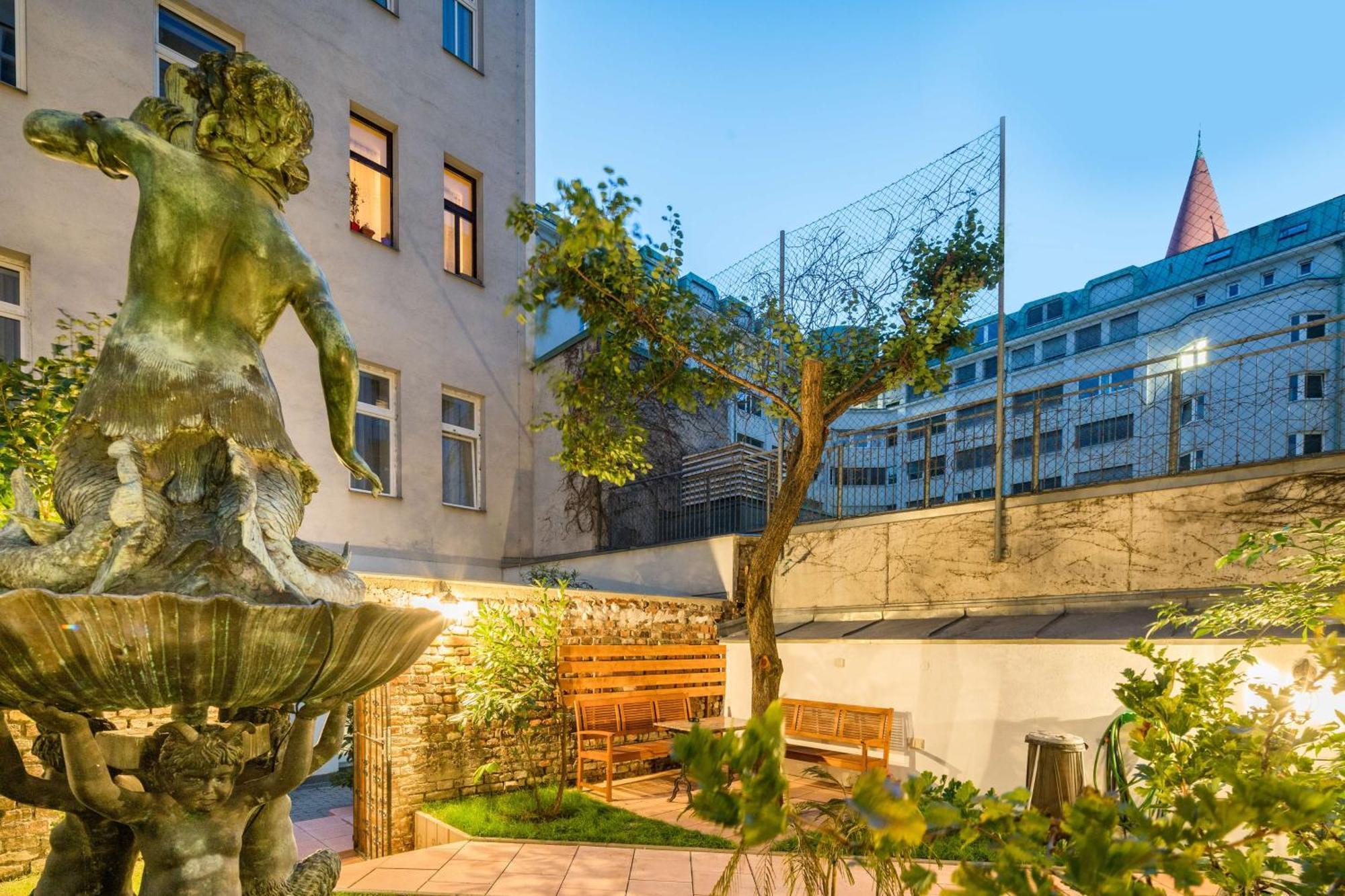 Western Celebrity Apartahotel