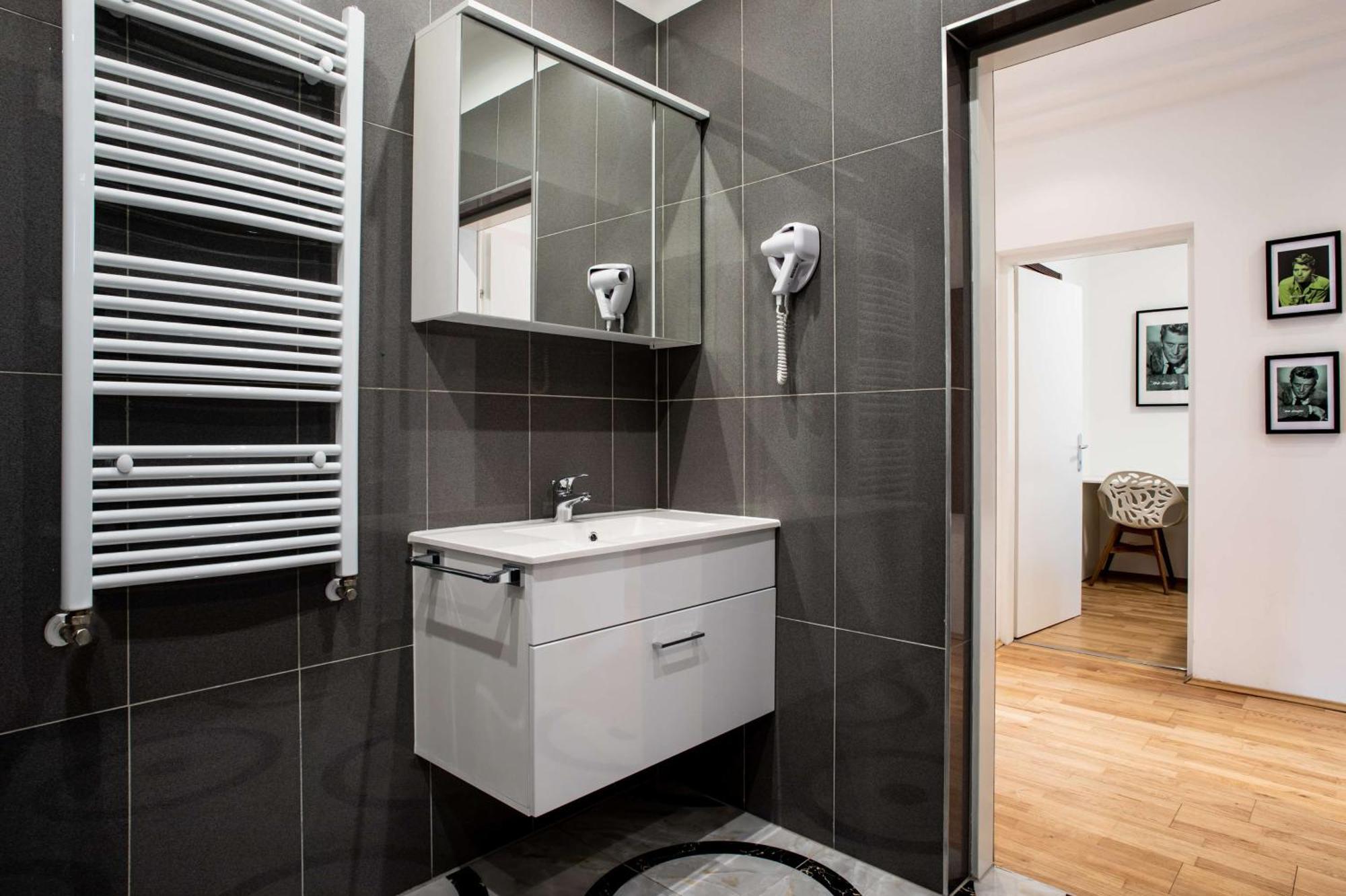 Western Celebrity Apartahotel 4*